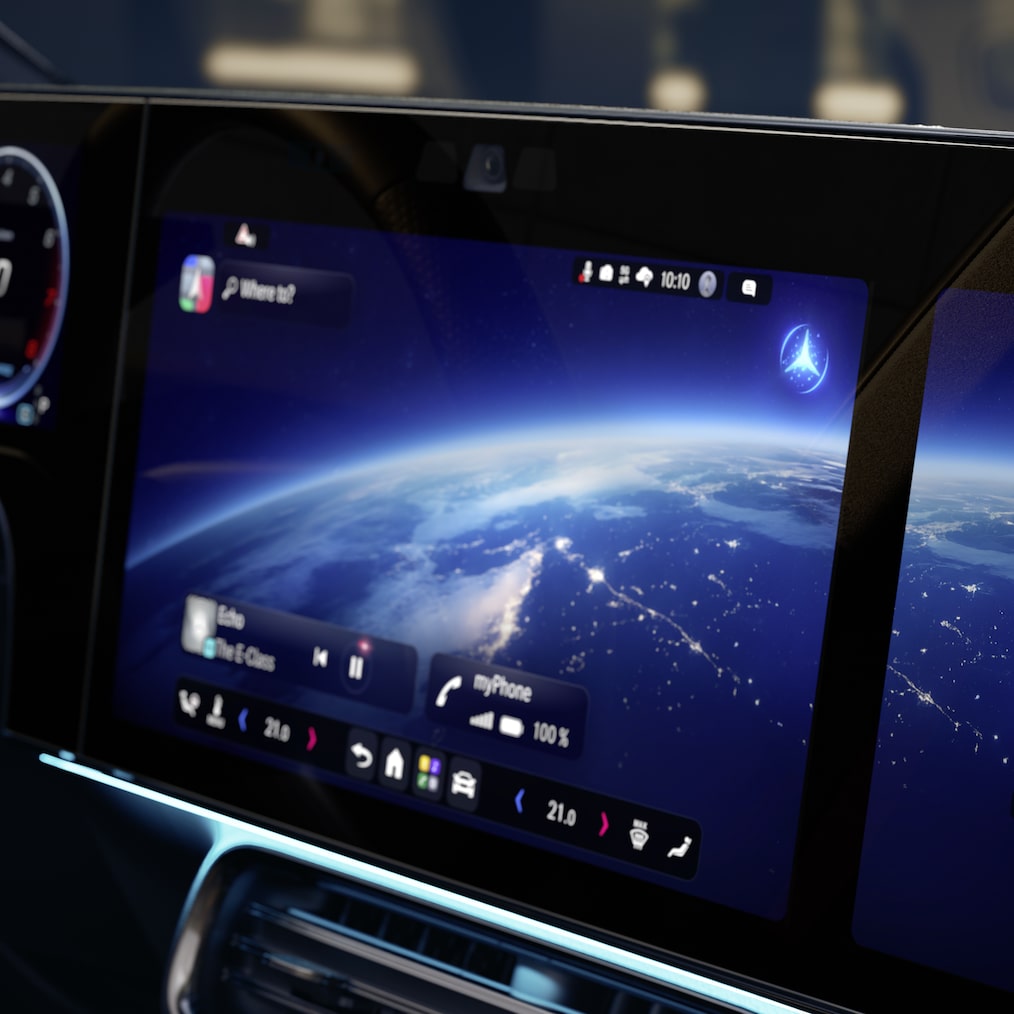 View on the central display Zero Layer Screen with MVA in the corner in the CLA C178.