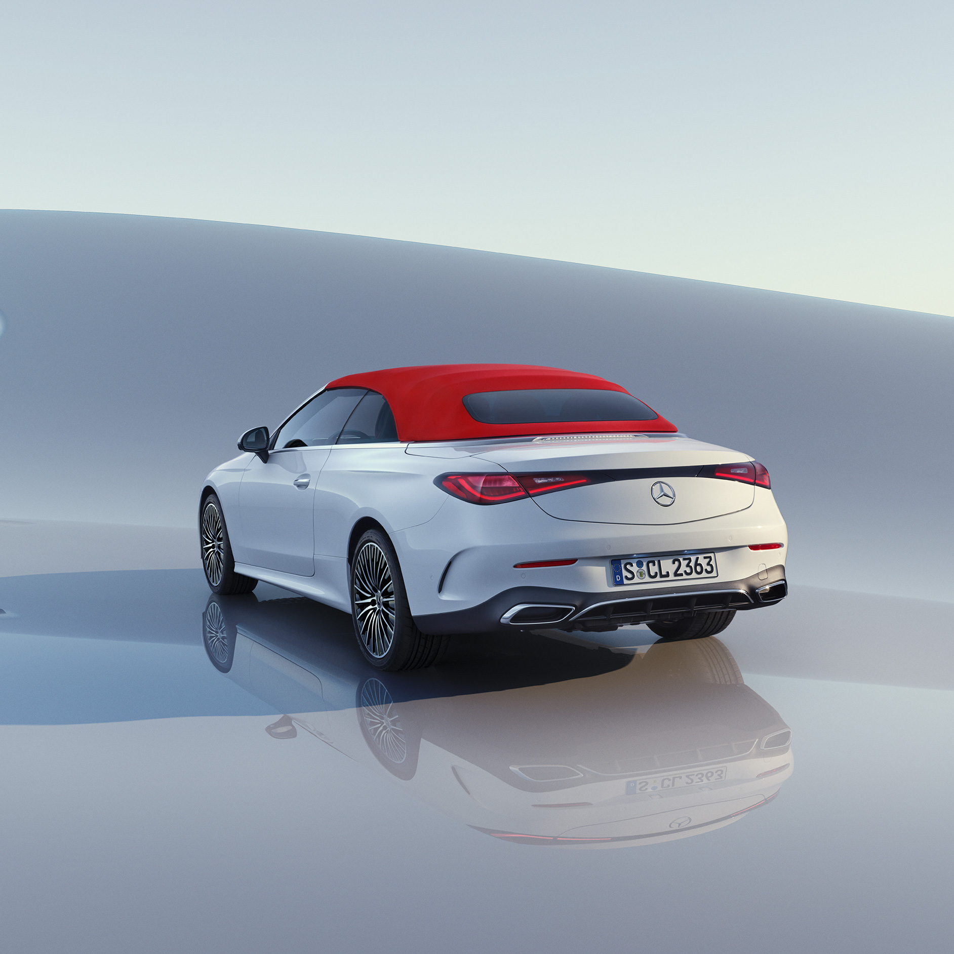 DYNAMIC BODY CONTROL | CLE Cabriolet | Mercedes-Benz Side rear view of the Mercedes-Benz CLE Cabriolet.