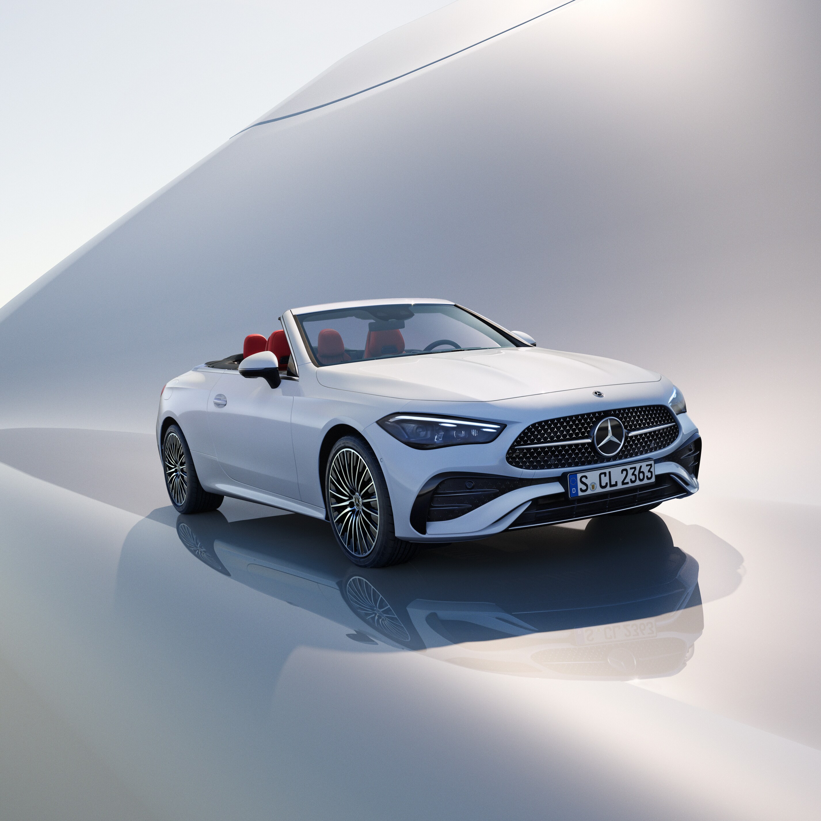 Side front view of the Mercedes-Benz CLE Cabriolet.