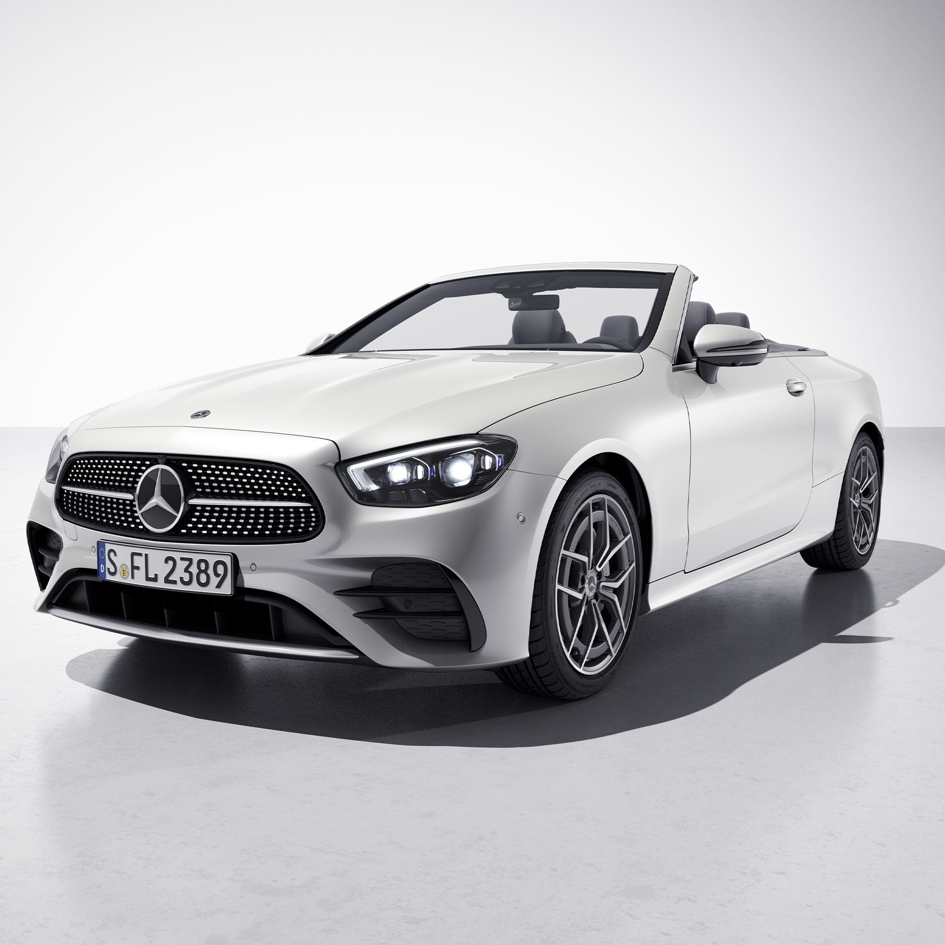 Highlights | E-Class Coupé | Mercedes-Benz The Mercedes-Benz E-Class Coupé in a rear view.