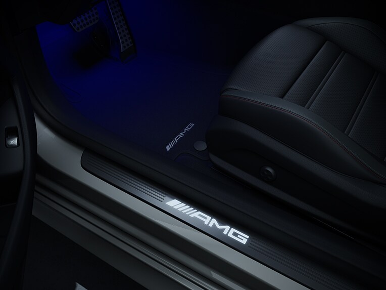 The interior of the Mercedes-AMG E 53 4MATIC+ Coupé.
