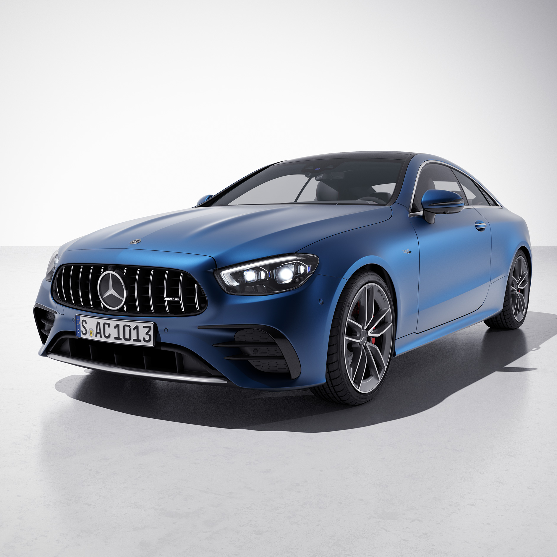 Paint finishes | E-Class Coupe | Mercedes-AMG The Mercedes-AMG E-Class Coupé in a side front view.