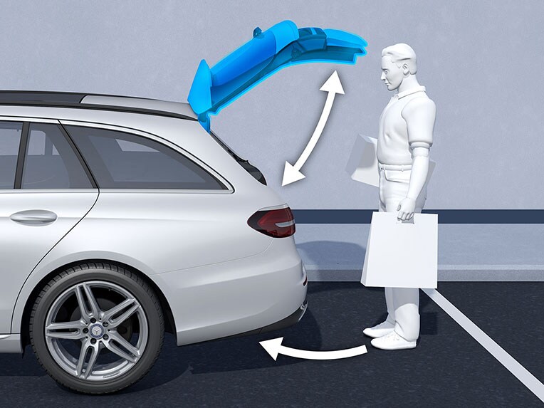 HANDS-FREE ACCESS allows the luggage compartment to be opened fully automatically.