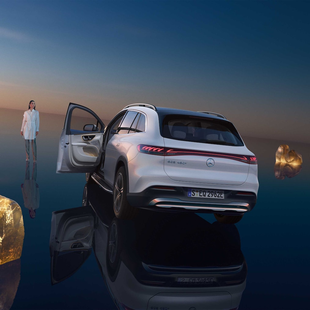 A rear view of the EQS SUV with the driver´s door open.