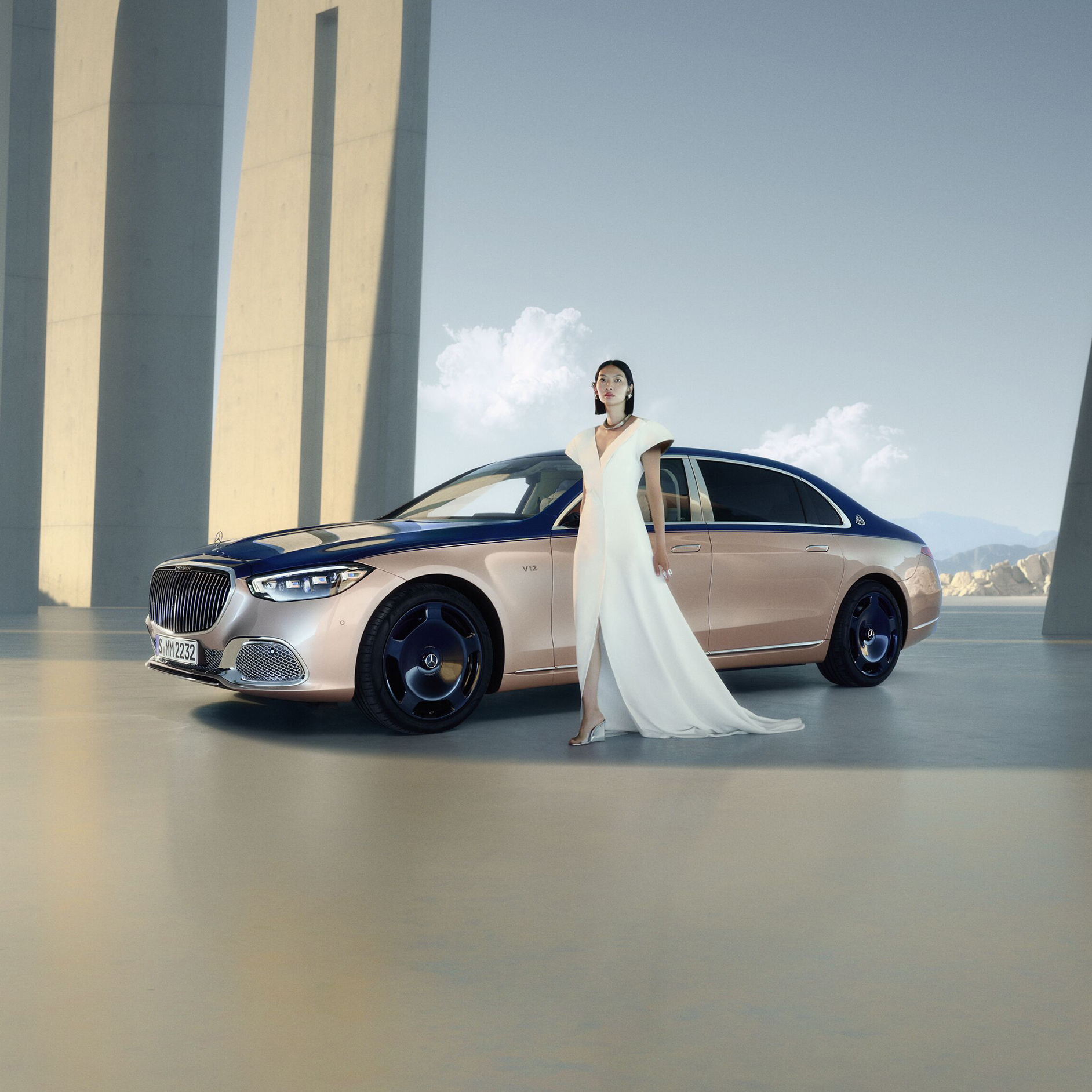 The brand | EQS SUV | Mercedes-Maybach The Mercedes-Maybach S-Class in a side view.