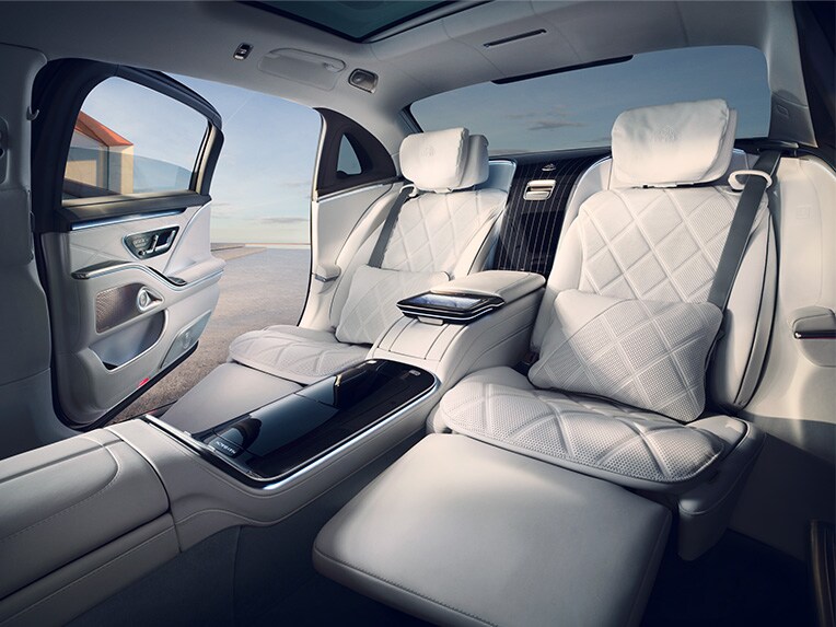 Rear area of the Mercedes Maybach S-Class with continuous Business centre console.