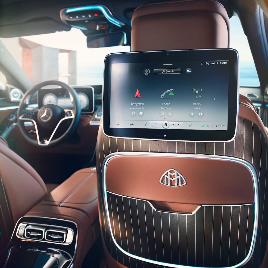 The MANUFAKTUR seat backrest trim of the Mercedes-Maybach S-Class.