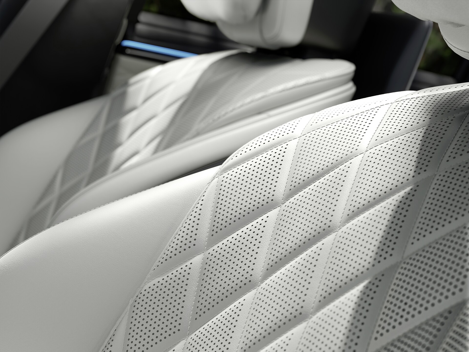 The new Mercedes-Benz S-Class Saloon with MANUFAKTUR features in a side view.