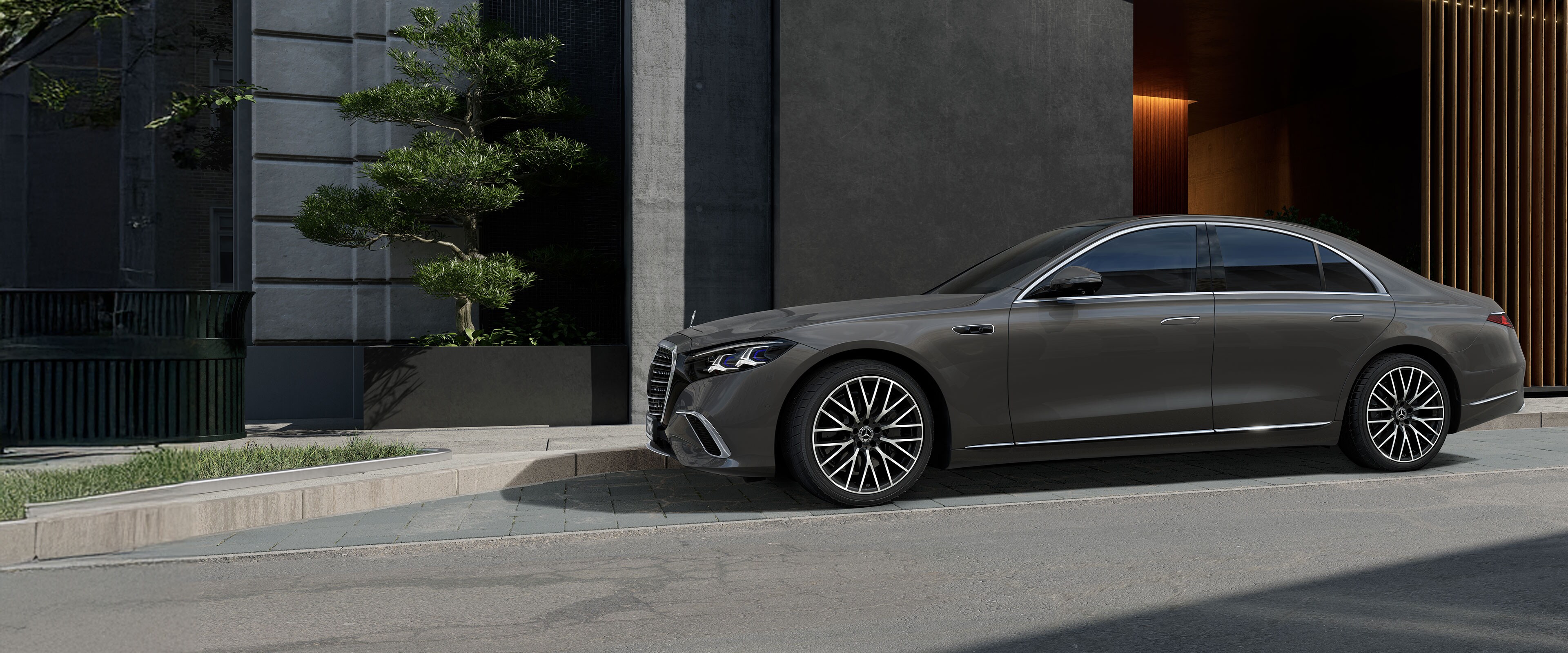 The new Mercedes-Benz S-Class Saloon in a close side view.