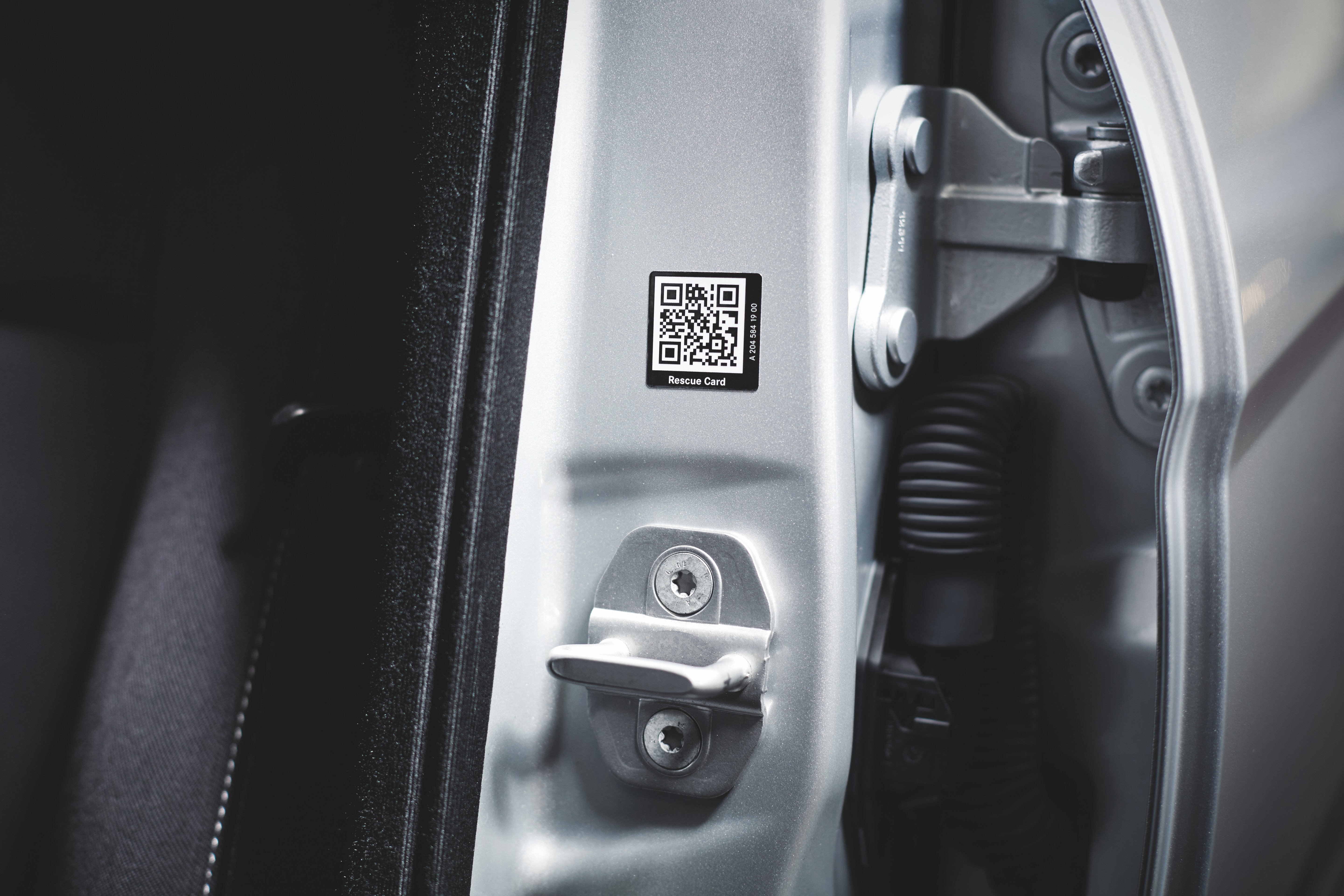 Damage and Breakdown | Mercedes-Benz Rescue Sticker