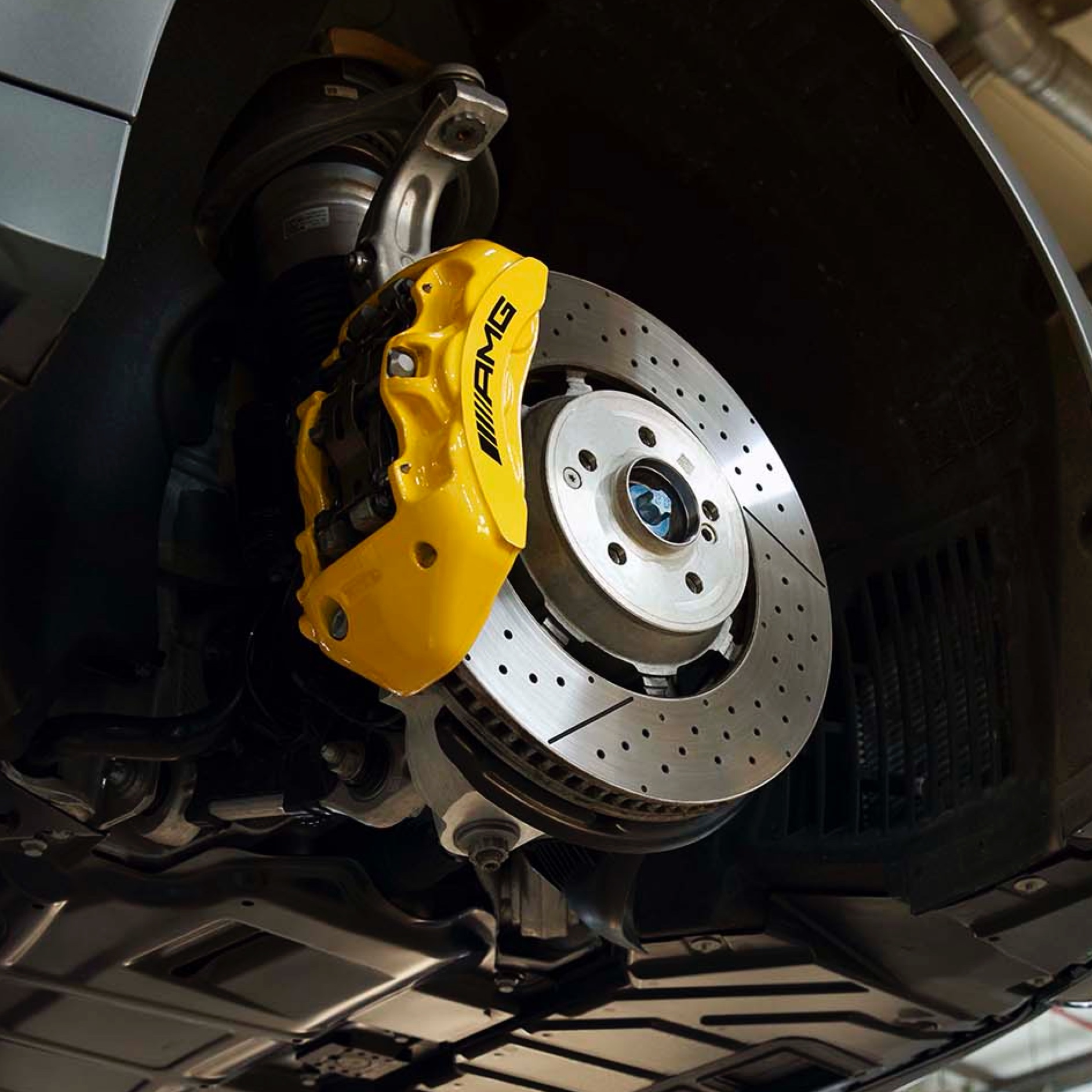 Mercedes-Benz genuine brake discs Mercedes-Benz brakes - Effective braking for your safety.