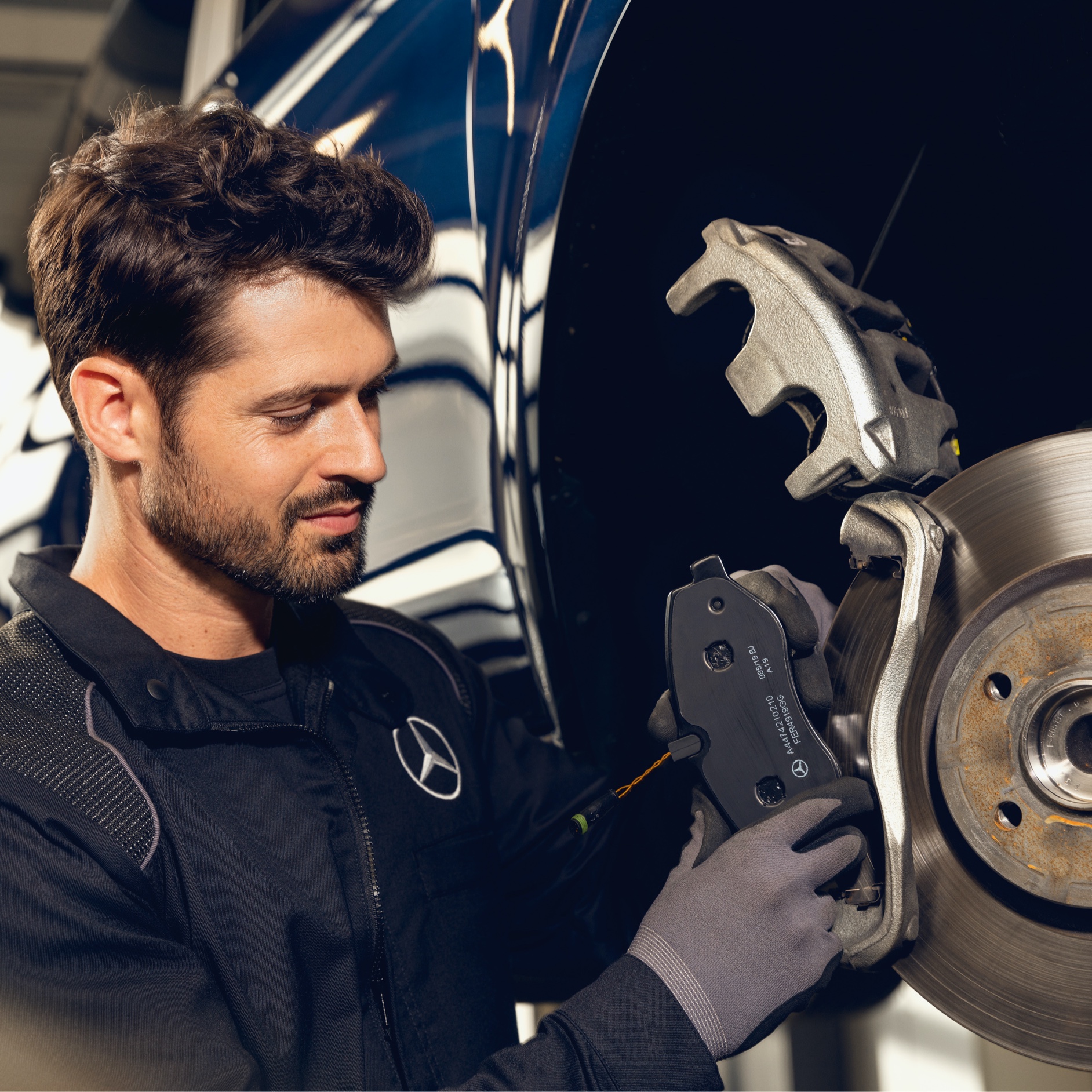 Mercedes-Benz GenuineParts A Mercedes-Benz technician checks the brakes of a vehicle on the test bench.