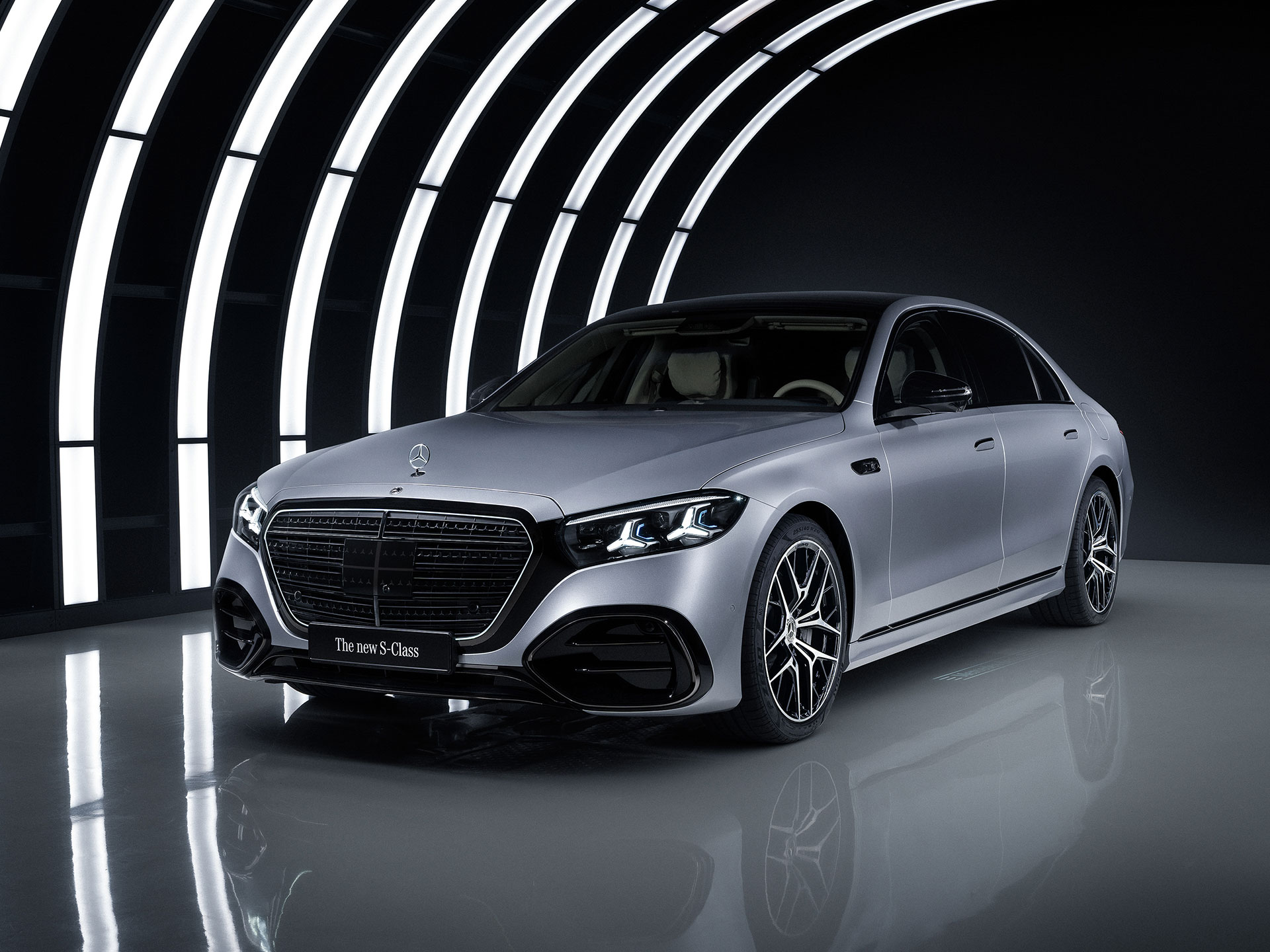 Technology that cares | Automated driving & assistance systems | Mercedes-Benz A Mercedes-Benz vehicle with a transparent exterior.