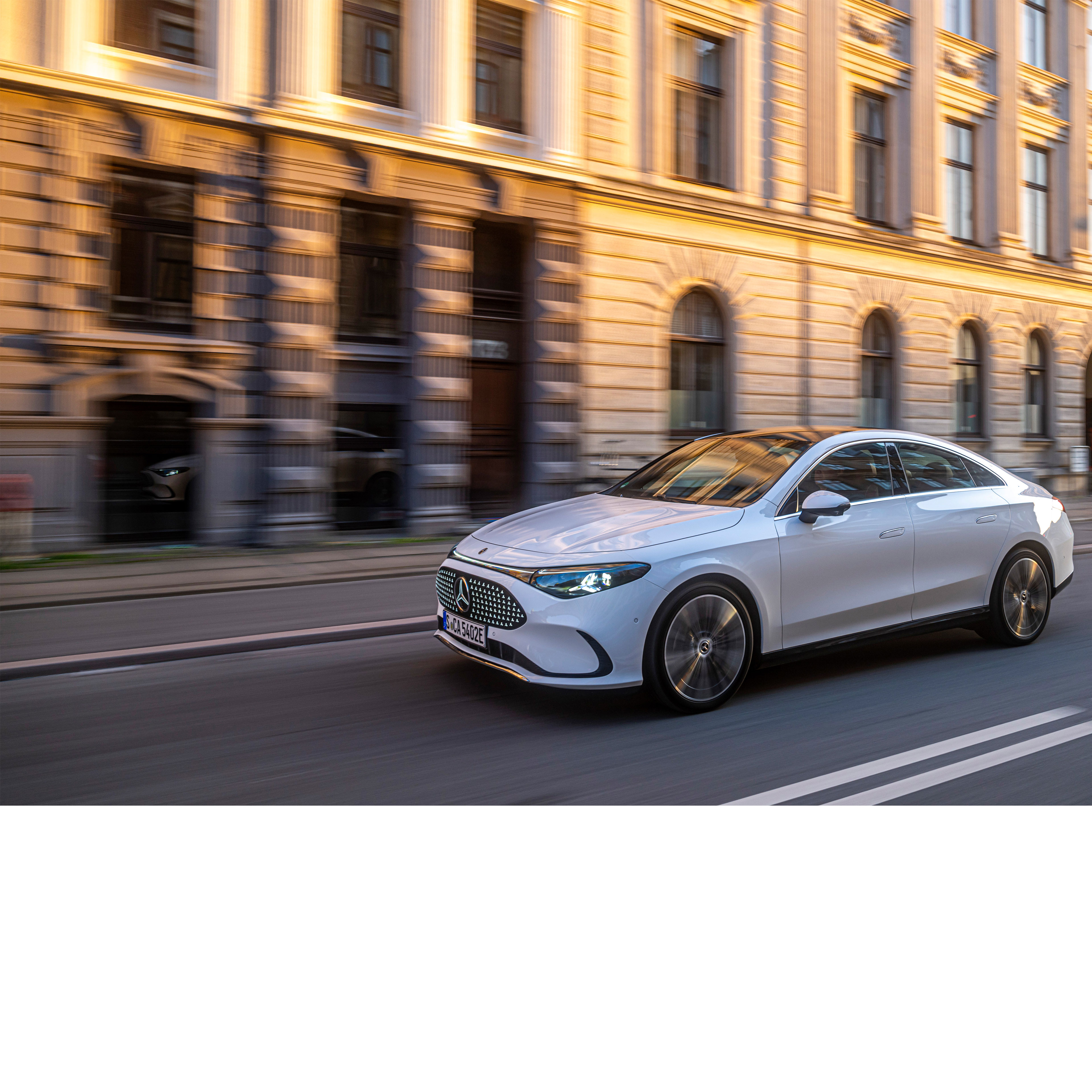 Automated driving & assistance systems | Mercedes-Benz The steering wheel and the driver's display in a Mercedes-Benz.
